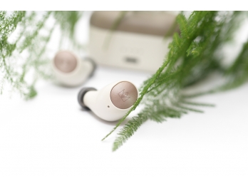 Tai nghe bluetooth True Wireless Noble FALCON White (sale sâu, nên giảm bảo hành còn 3 tháng )